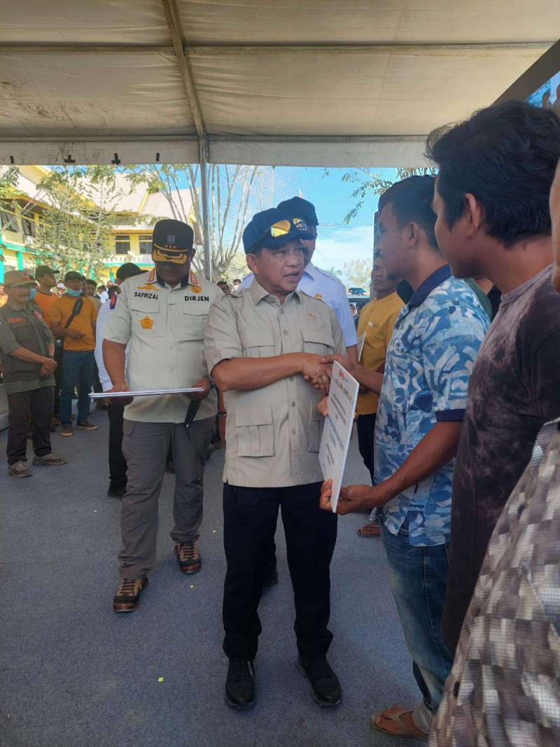 Wagub Aceh Dampingi Mendagri Serahkan Bantuan Perbaikan Rumah Korban Bencana di Aceh Tamiang