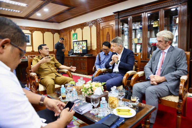 Wagub Fadhlullah Terima Dubes Uni Eropa, Bahas Perdamaian Aceh dan Investasi