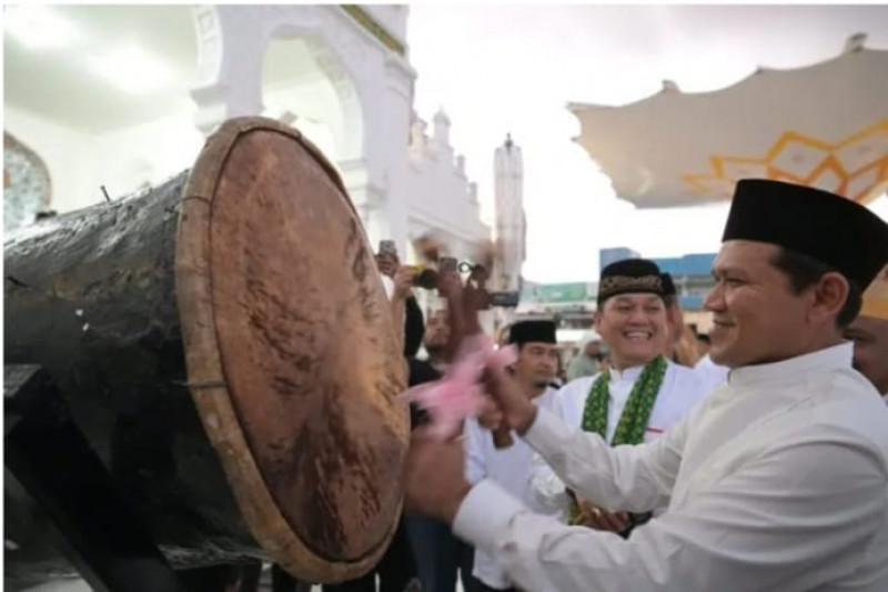 Tanda Sudah Waktunya Berbuka, Sore Ini Wagub Aceh Peh Tambo Masjid Raya Baiturrahman