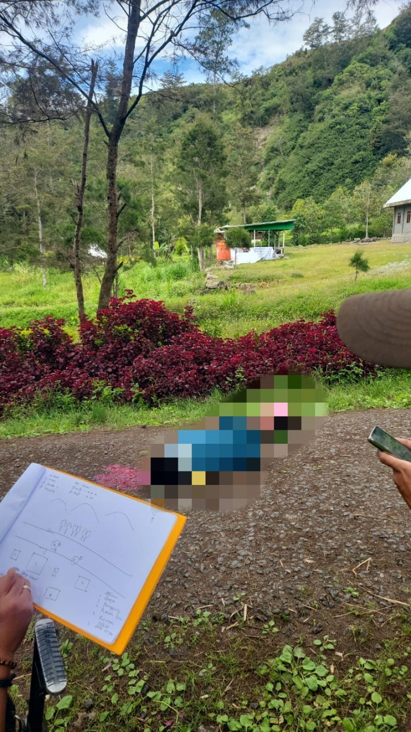 Dua Pekerja Sipil Bangunan Meninggal Dunia Ditembak KKB, Satgas Ops Damai Cartenz Sigap Lakukan Pengejaran dan Evakuasi Korban