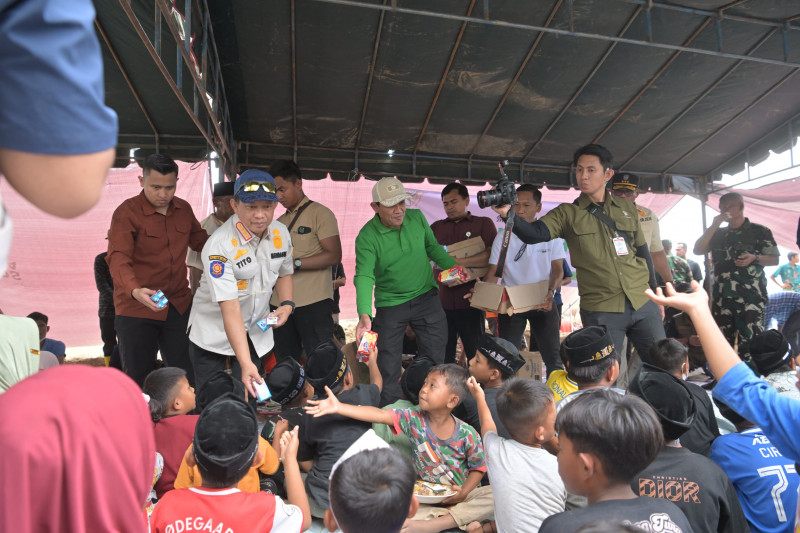 Wagub Aceh Dampingi Mendagri Kunjungi Posko Pengungsian Terdampak Bencana di Aceh Utara