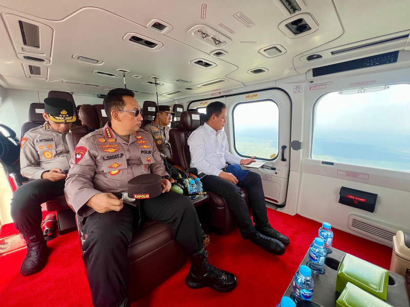 Kapolri Pantau Titik Api Via Udara, Cek Kesiapan Penanganan Karhutla di Riau