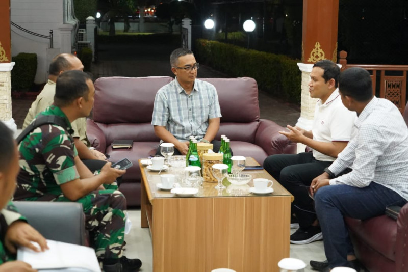Kolaborasi Strategis: Wagub Aceh dan Pangdam IM Bahas Rehabilitasi Kandang Ayam Petelur di Aceh Besar