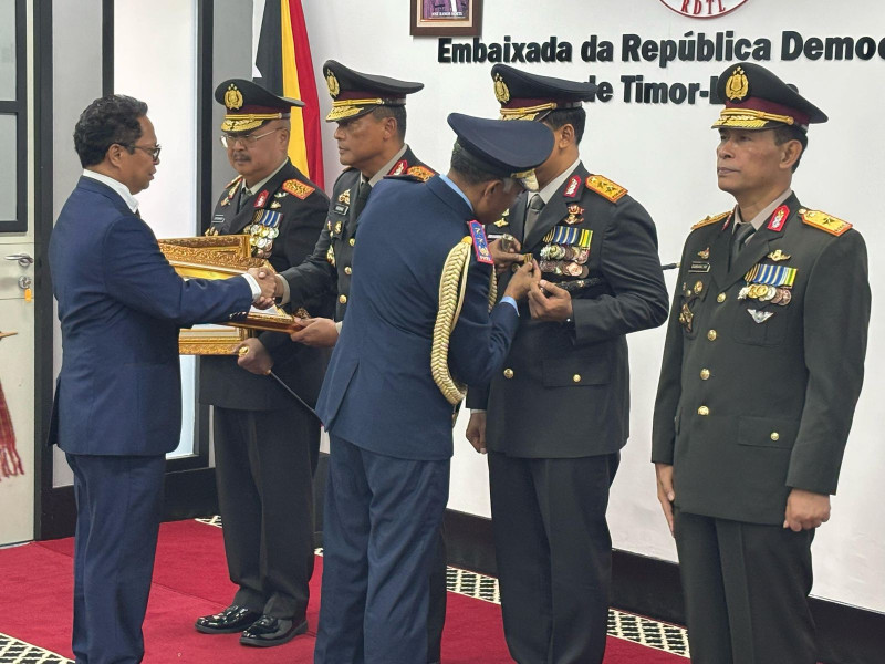 Kapolri dan Empat Pati Polri Terima Penghargaan Tertinggi dari Pemerintah Timor Leste