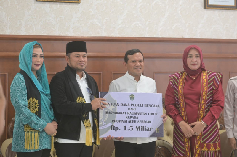 Wagub Aceh Sambut Gubernur Kaltim, Serahkan Bantuan Rp1,5 Miliar untuk Korban Bencana