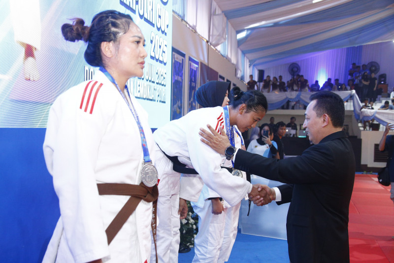 Kapolri Jadi Wasit di Kejuaraan Judo Kapolri Cup 2025