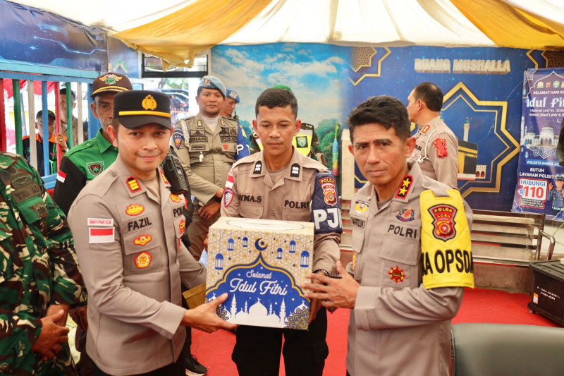 Kapolda Aceh Tinjau Pos Pelayanan Operasi Ketupat Seulawah 2026 di Bundaran Lambaro dan Bandara SIM