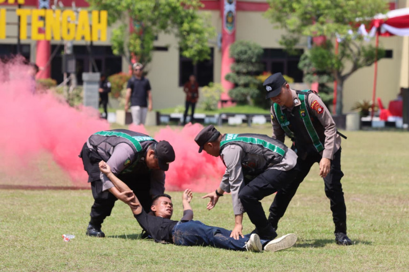 Pimpin Latihan Gabungan Sispamkota, Kapolda Kalteng Pastikan Kesiapan Jaga Keamanan Palangka Raya