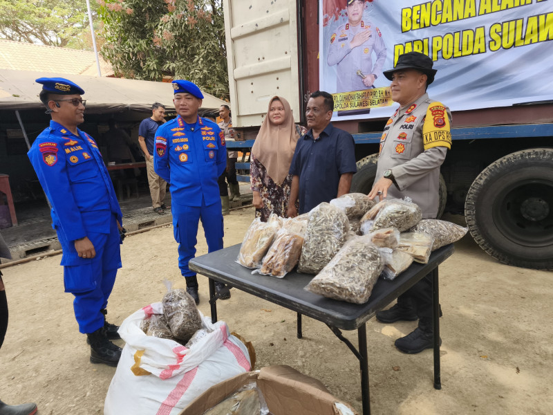 10 Ton Ikan Asin Bantuan Kapolda Sulsel Disalurkan kepada Warga Terdampak Banjir di Aceh Tamiang