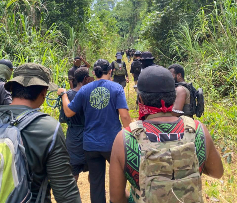 SATGAS KEPOLISIAN OPERASI DAMAI CARTENZ KEMBANGKAN PENANGKAPAN YN, AMANKAN SEJUMLAH BARANG BUKTI DI KEEROM