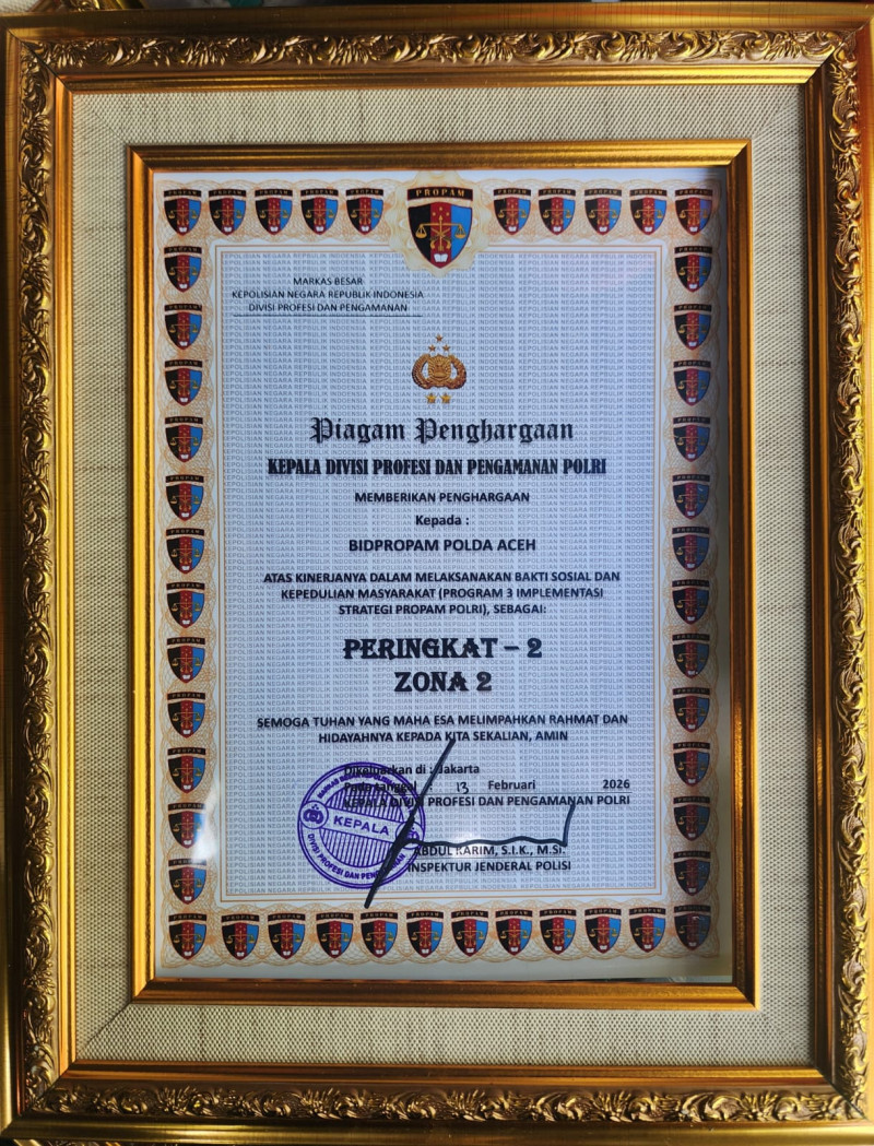 Kadivpropam Polri Anugerahkan Penghargaan Untuk Bidpropam Polda Aceh