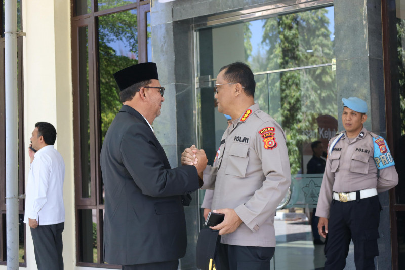 Mewakili Kapolda,Dua PJU Polda Aceh Hadiri Pelantikan Rektor USK Prof. Mirza Tabrani
