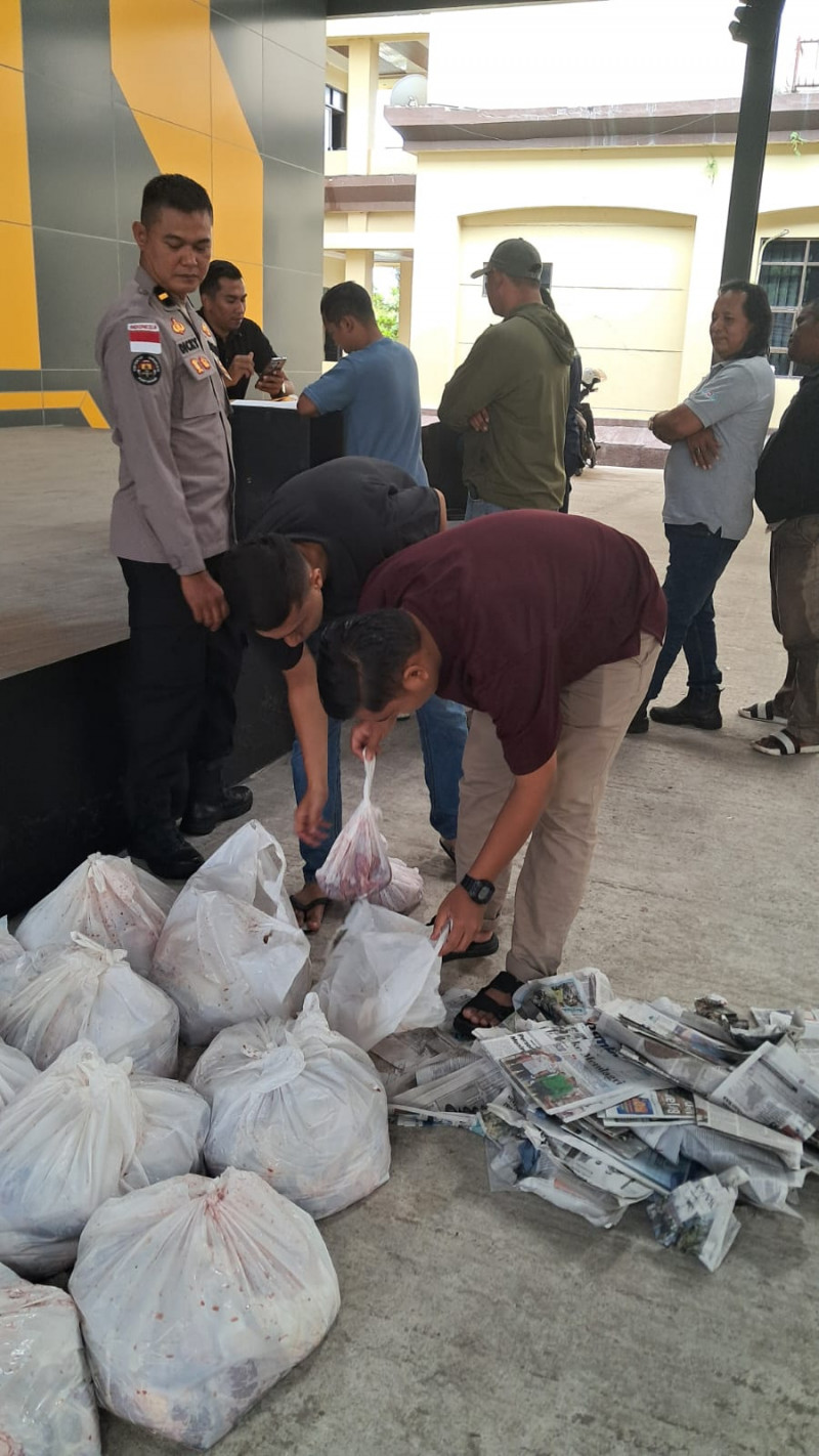 Polda Aceh Serahkan Ribuan Paket Daging Meugang untuk Personel Polri dan Awak Media Selama Dua Hari