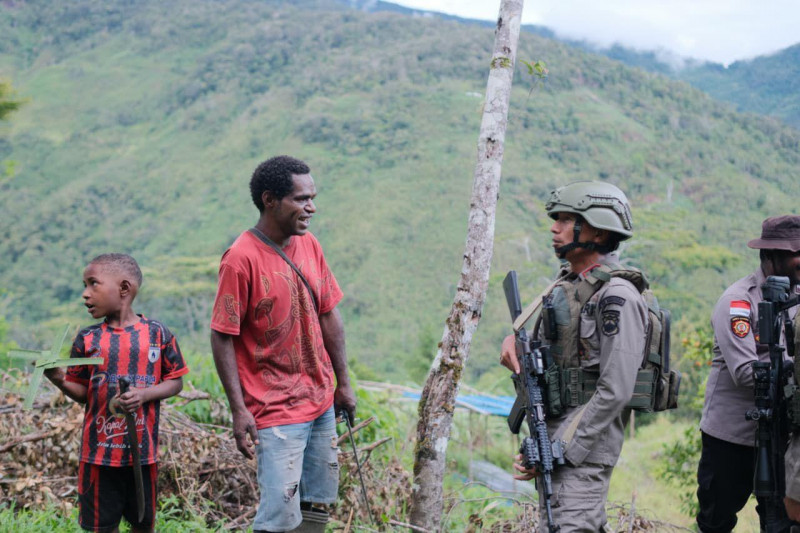 Satgas Ops Damai Cartenz-2026 Perkuat Pendekatan Humanis Lewat Patroli Sambang di Kiwirok