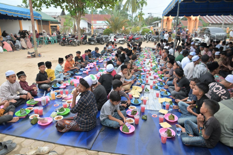 Ribuan Masyarakat Padati Masjid Baitul Ghafur, Wagub Aceh Hadiri Buka Puasa Bersama