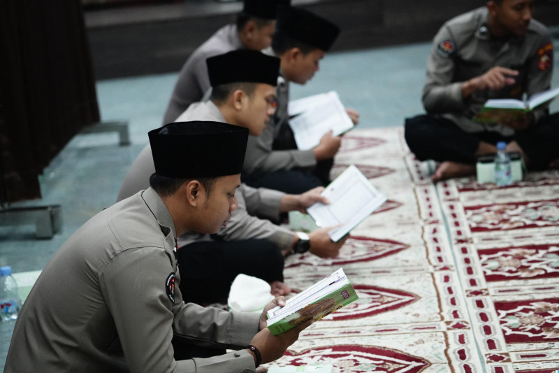 Jumat Berkah, Divhumas Polri Gelar Khataman Al-Qur’an dan Doa Bersama