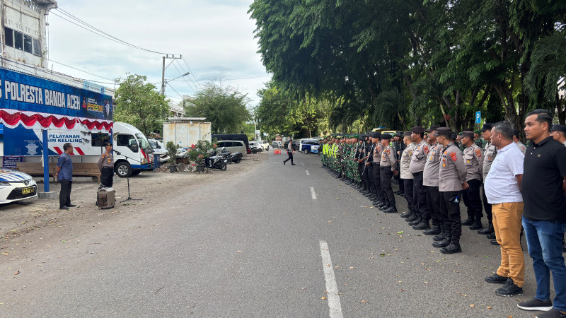 Polda Aceh dan TNI Gelar Apel Kesiapan Pengamanan Hari Damai Aceh di Depan Masjid Raya Baiturrahman