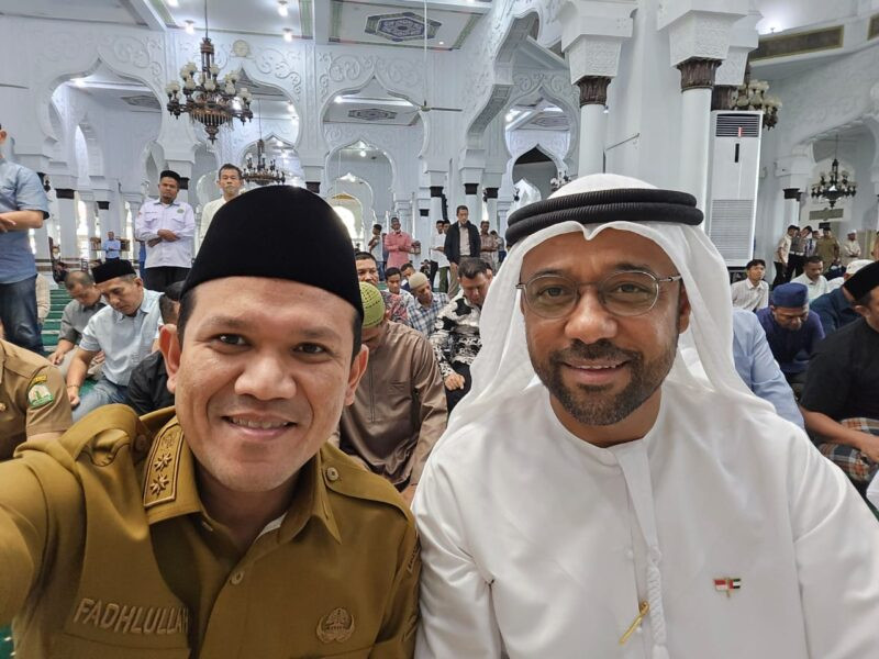 Setelah Kunjungan Kerja,  Duta UEA Solat Bersama Dengan Wagub Aceh di Masjid Raya