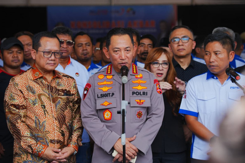 Kapolri ke Pengusaha: Jadikan Buruh Aset, Mitra, dan Keluarga Perusahaan
