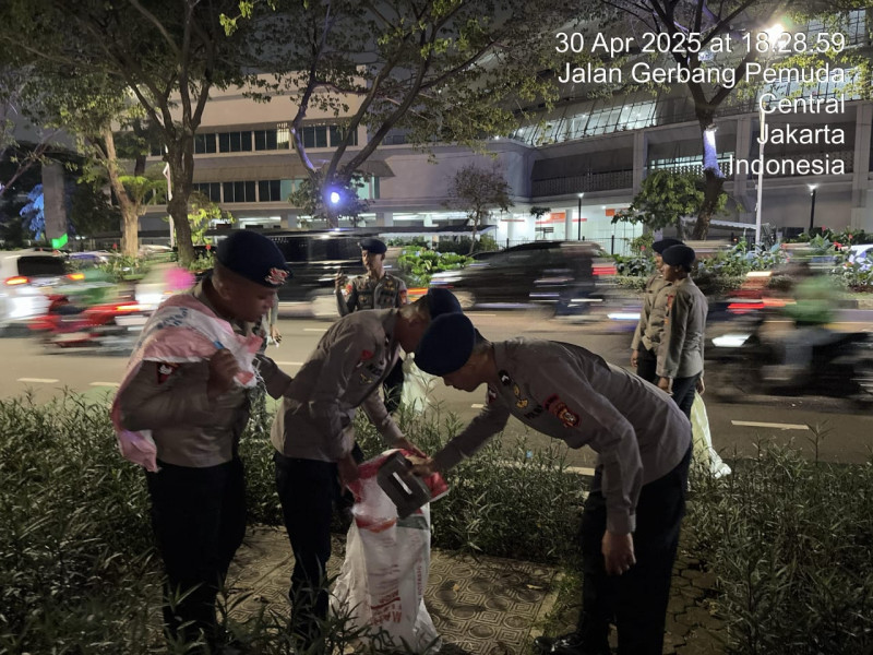 Brimob Polda Metro Sisir Sejumlah Titik Sekitar Komplek DPR/MPR
