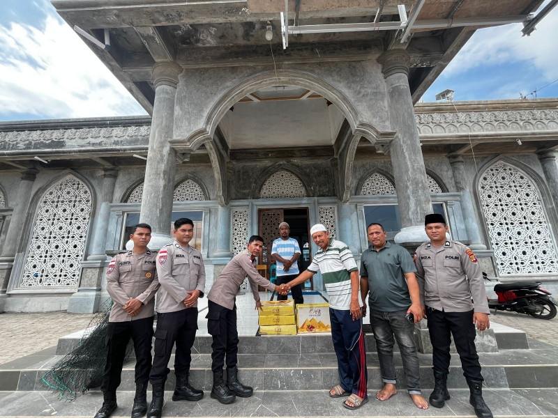 Ditbinmas Polda Aceh Bagikan Ribuan Kilogram Kurma Bantuan Kapolda Tahap 2 untuk Masyarakat Sambut Ramadan