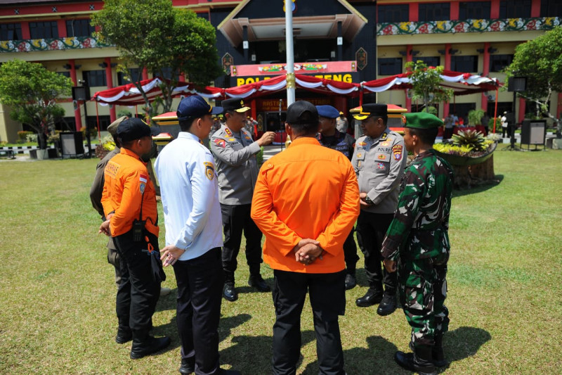Pimpin Latihan Gabungan Sispamkota, Kapolda Kalteng Pastikan Kesiapan Jaga Keamanan Palangka Raya