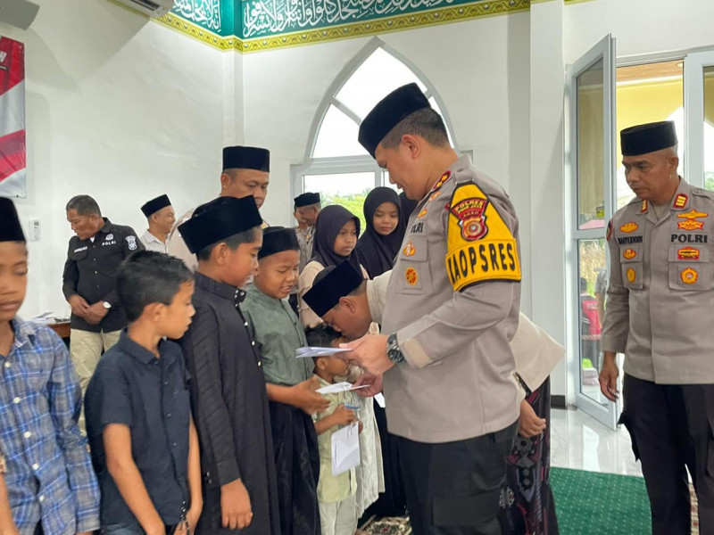 Pasca Bencana Alam, Kapolres Pidie Jaya Santuni Puluhan Anak Yatim