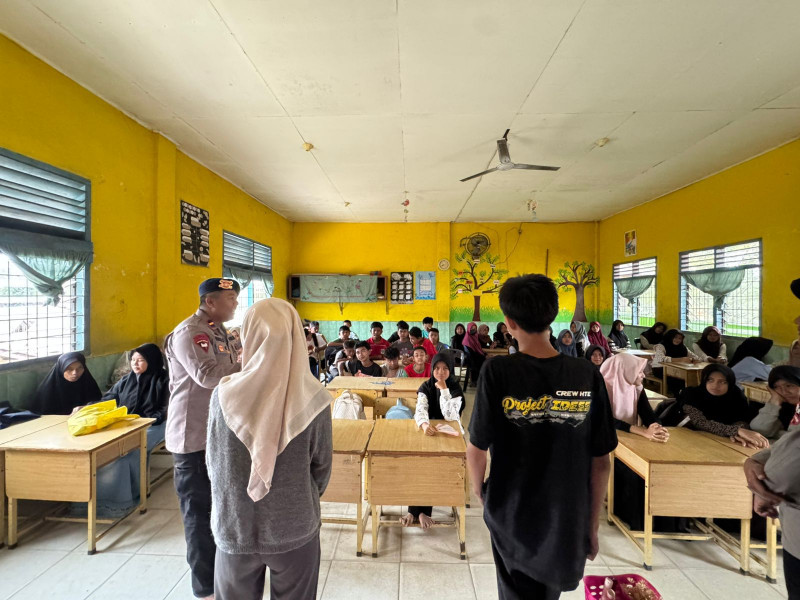 Polri Ajarkan Public Speaking dalam Kegiatan Trauma Healing Pascabecana di Aceh Tamiang