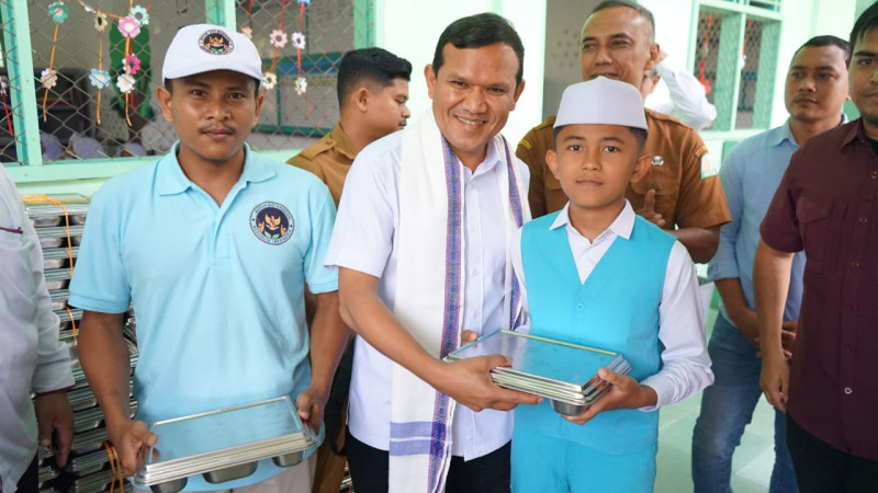 Siswa Antusias, Wagub Pastikan Program Makanan Bergizi Gratis Berjalan Sesuai Standar